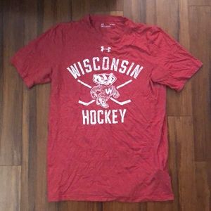 RETRO STYLE WISCONSIN BADGER HOCKEY T-SHIRT UNDER ARMOUR MENS SIZE MEDIUM (M)